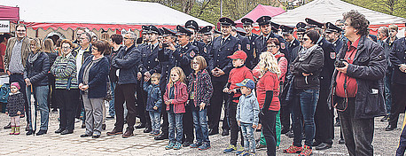 Feuerwehr Laaber: Florianstag mit Fahrzeugweihe auf der Mühlwiese